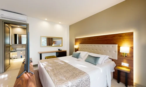 Αcrotel_Executive_Grand_Suite_Room_1